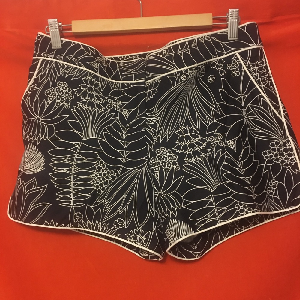 Elizabeth McKay cotton floral shorts black size 8